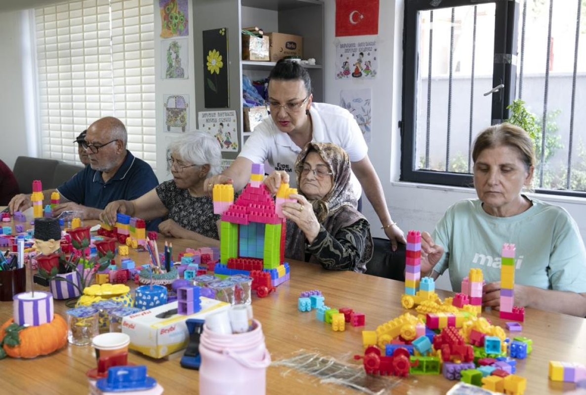  Mersin'de Alzheimer hastalarına dolu dolu bir gün