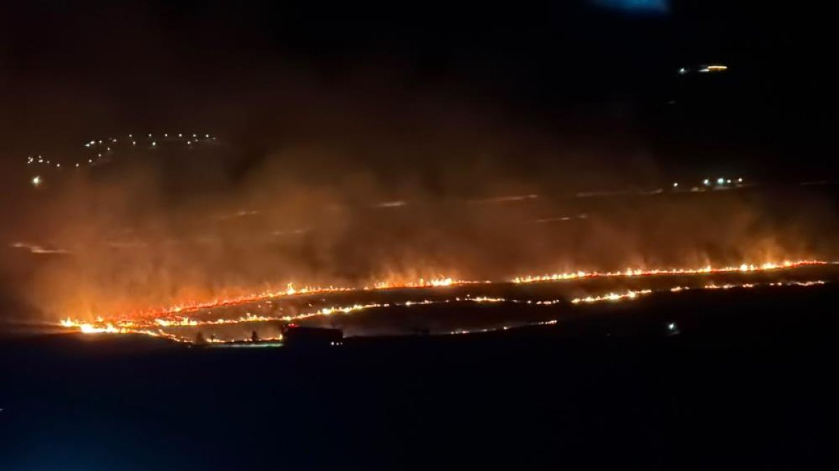 Tatvan'da makilik alanda yangını: Yaklaşık 300 dönüm alan kül oldu