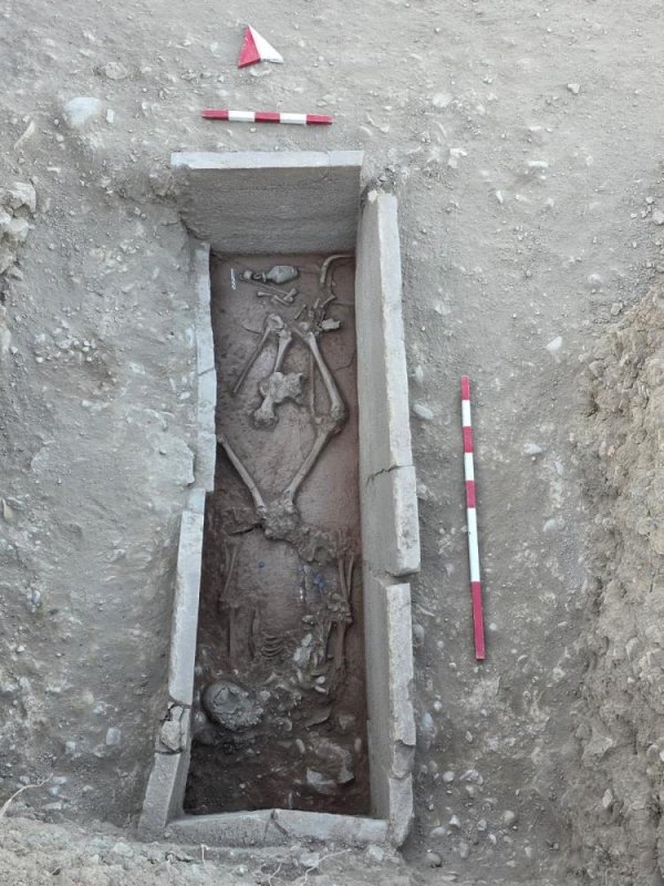 Aspendos'ta 2 bin 400 yıllık güreşçi mezarı keşfedildi