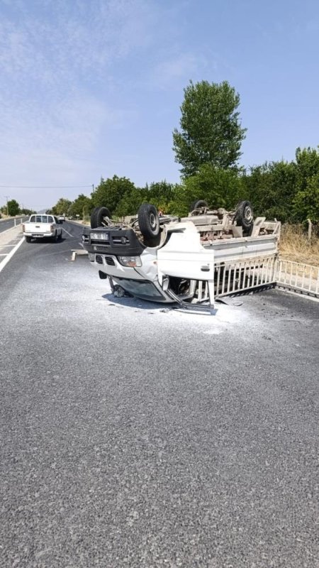 Elazığ’da kamyonet takla attı: 2 yaralı