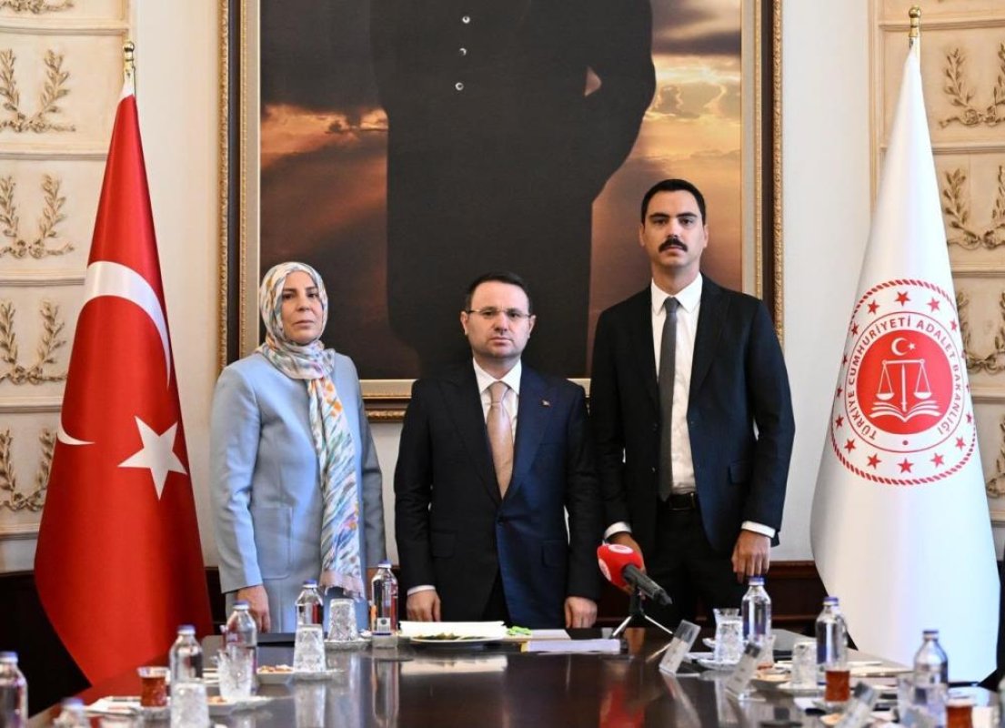  Bakan Gürlek: "Bu cinayeti çözmek boynumuzun borcu"