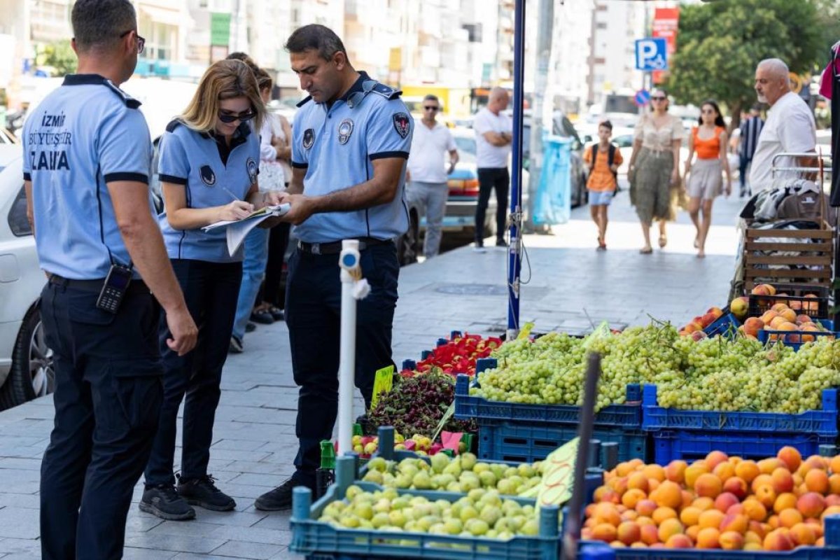  İzmir'de ana arterlerde kaldırım işgaline geçit yok