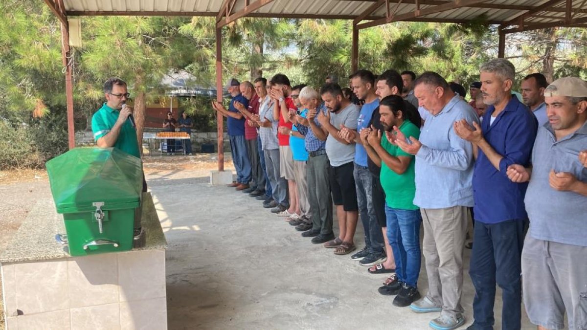  Mersin'deki kasklı dehşette hayatını kaybeden yaşlı adam toprağa verildi