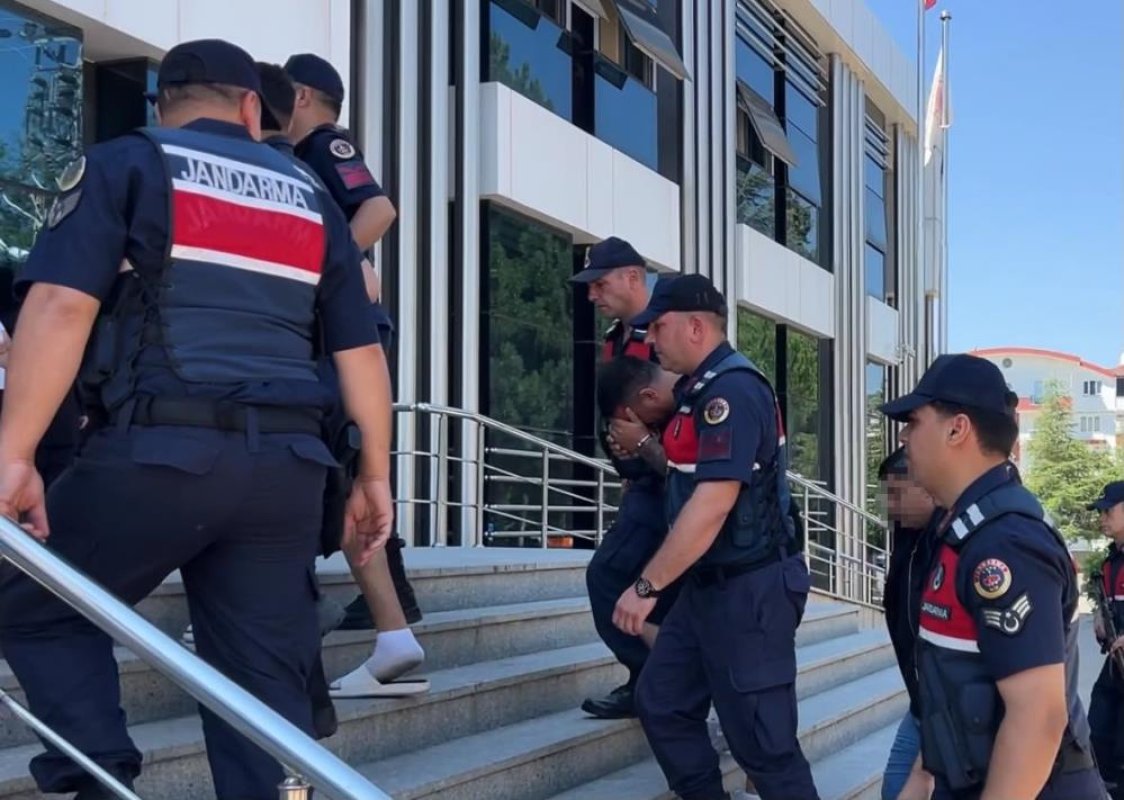 Dolandırıcılar 1 milyon liralık altınla kaçtı, jandarma 48 saat geçmeden yakaladı