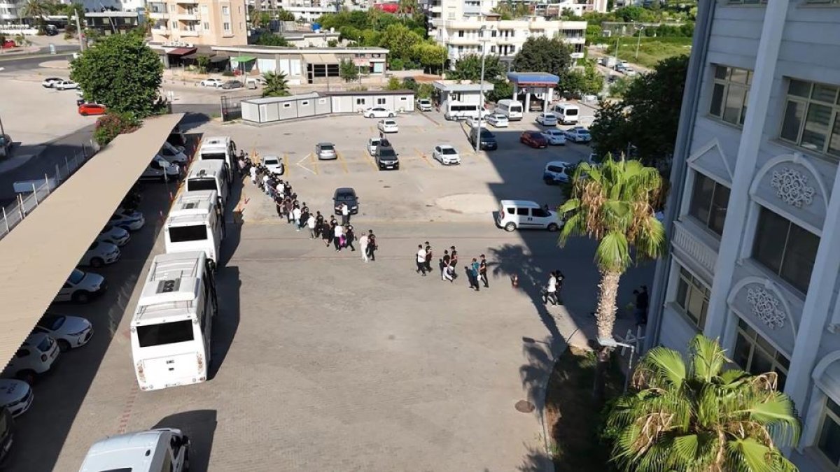 Mersin'de 13 milyar TL’lik yasa dışı bahis operasyonu: 37 tutuklama