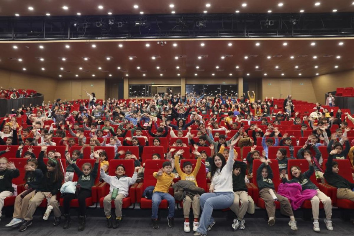 Mersin Şehir Tiyatrosu 25. sanat sezonunda 45 bin seyirciye ulaştı
