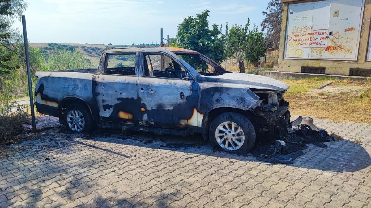 Eşinin açtığı boşanma davası sonrası villasını ve aracını ateşe veren mimar hayatını kaybetti