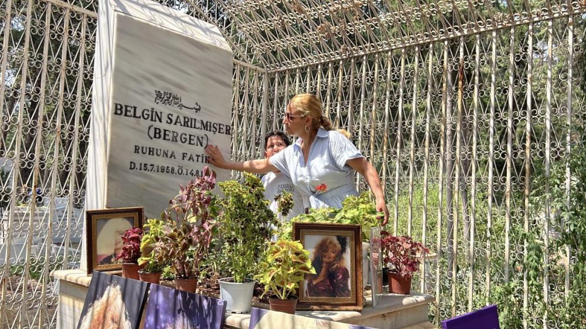 Şarkıcı Bergen, ölüm yıl dönümünde mezarı başında anıldı