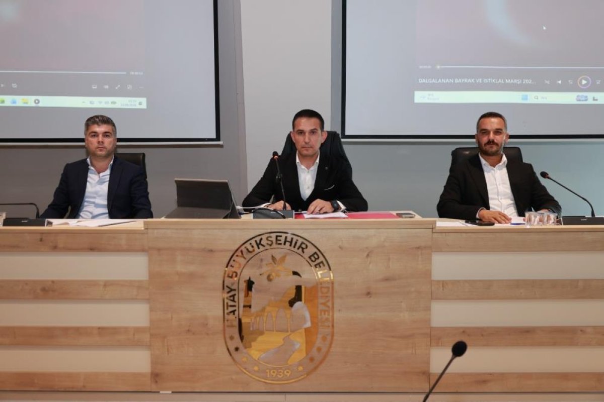 Hatay büyükşehir Belediyesi, savaşın izlerinin silindiği Suriye'nin 2 kentine araç hibe edecek