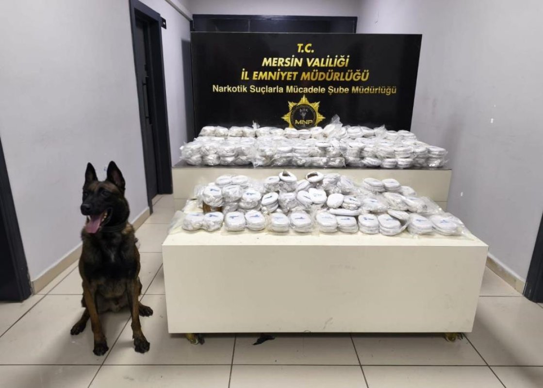 Piyasa değeri 13 milyon 960 bin lira olan 3 kilo 490 gram kokain ele geçirildi