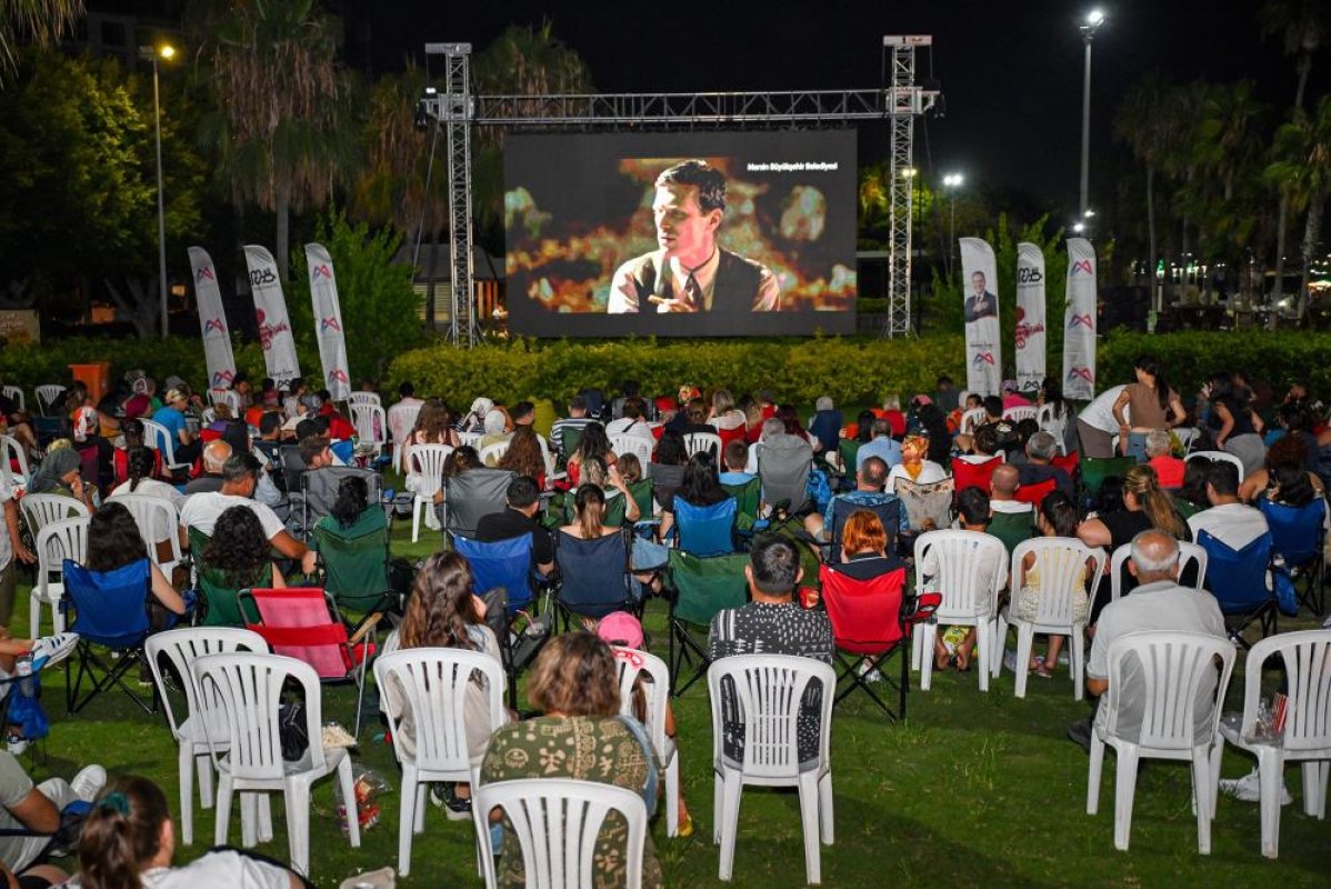 Mersin’de açık havada sinema keyfi