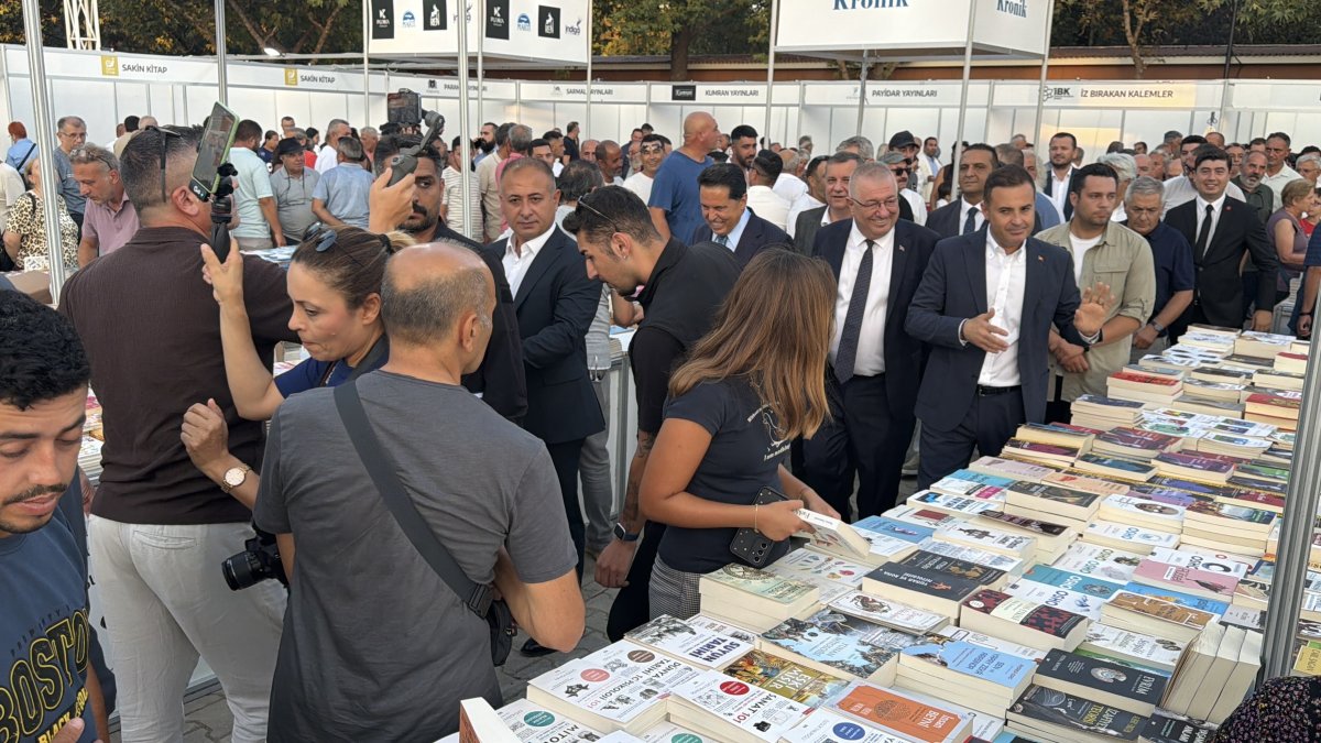8. Edremit Kitap Fuarı Kitapseverlere kapılarını açtı