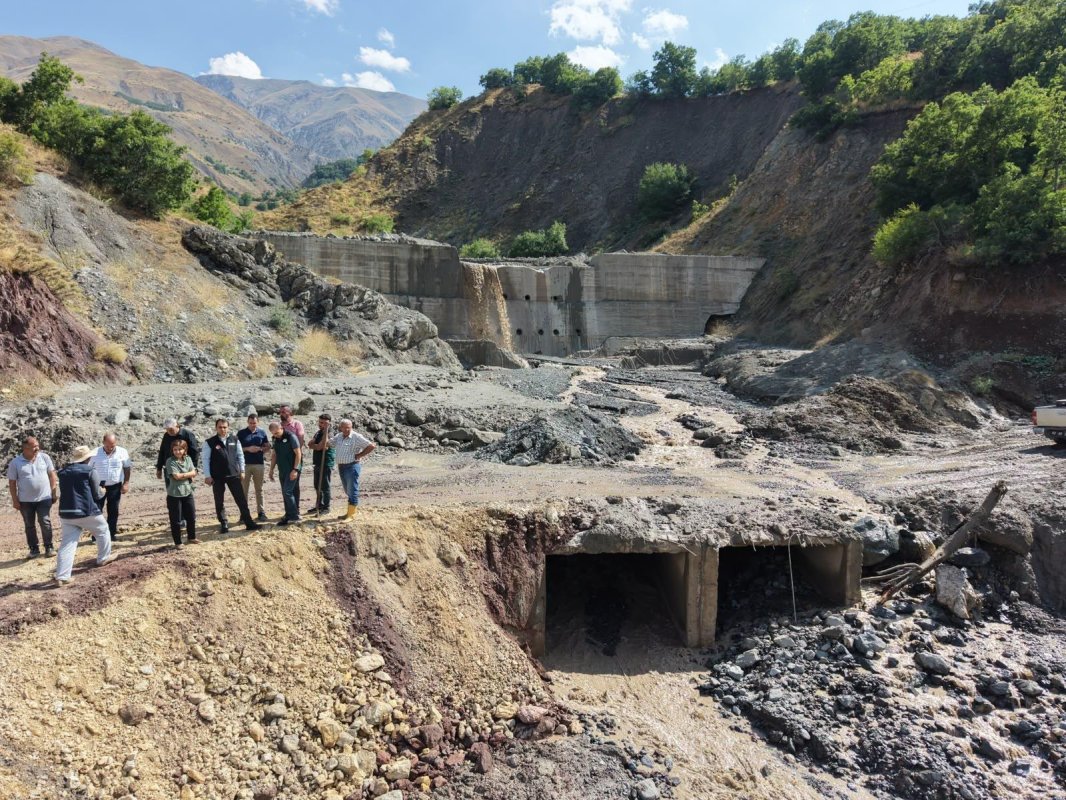 Tunceli'de sağanak yağış köy yollarında hasara yol açtı