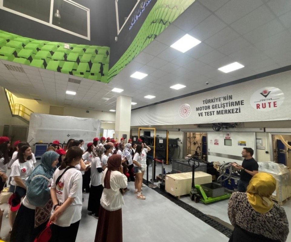 Niğdeli öğrenciler "Bilimin İzinde, Geleceğin Peşinde" kampına katıldı