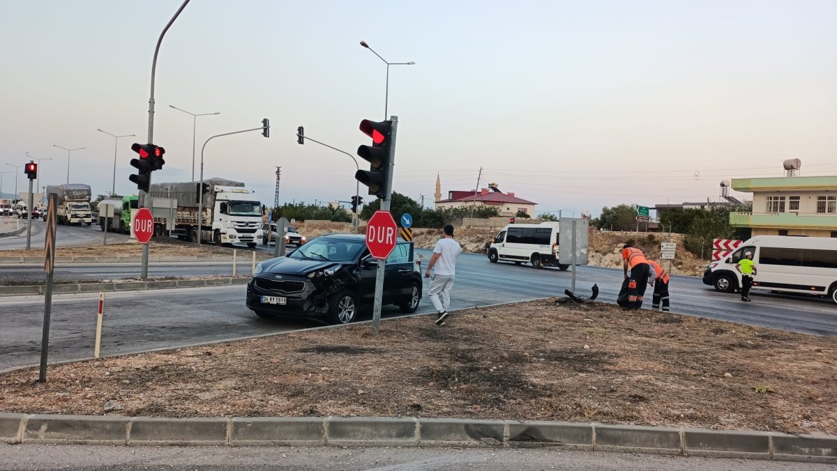 Silifke'de zincirleme kaza: 1'i polis 2 kişi yaralandı