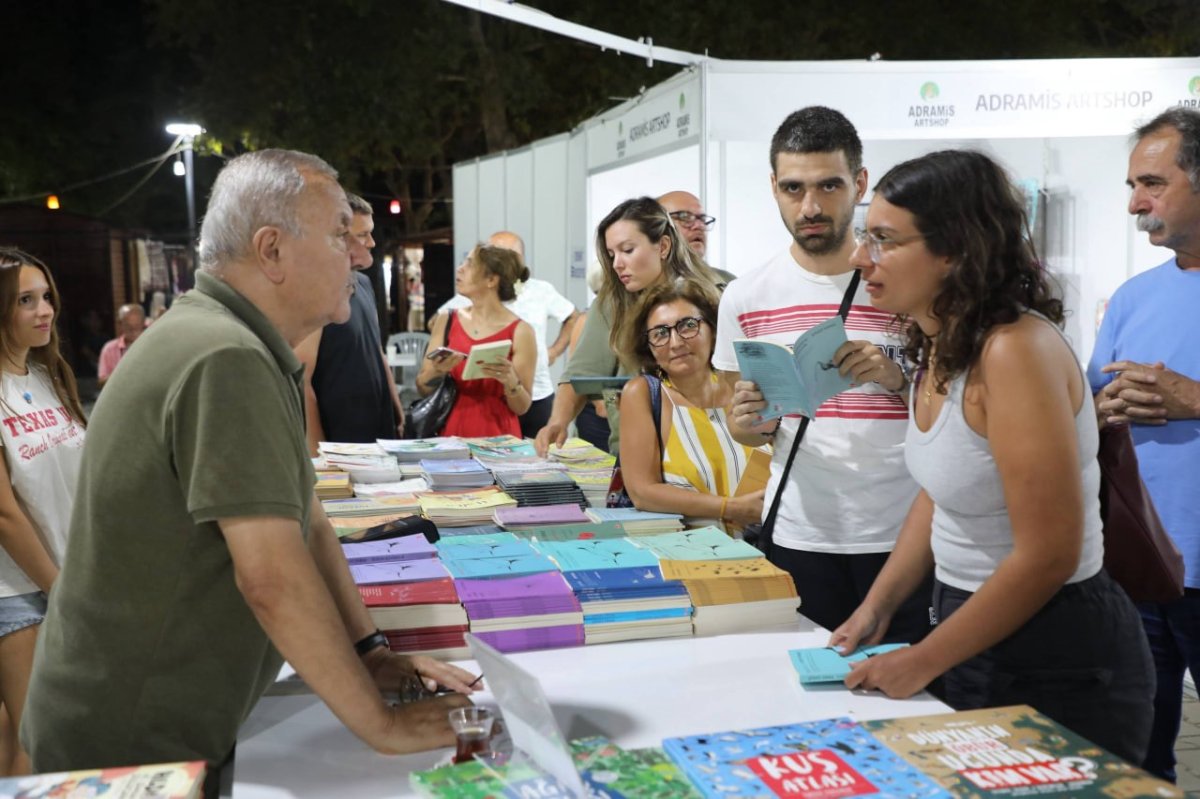 8. Edremit Kitap Fuarı'nın ikinci günü dolu dolu geçti