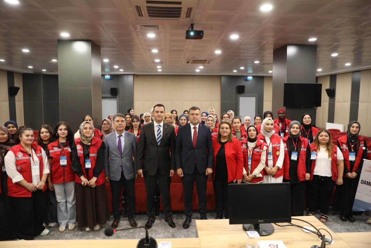 Damla Gönüllülük Hareketi gençleri Niğde Valiliği'nde ağırlandı