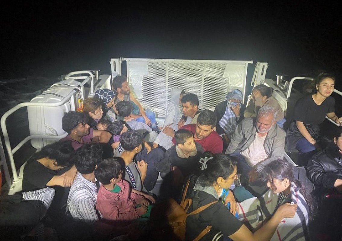Ayvacık açıklarında 37 kaçak göçmen ve 2 organizatör yakalandı