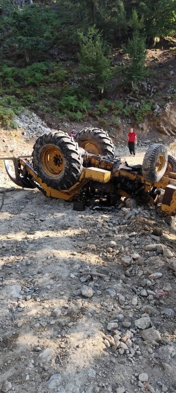 Osmaniye’de iş makinesi devrildi, operatör yaralandı