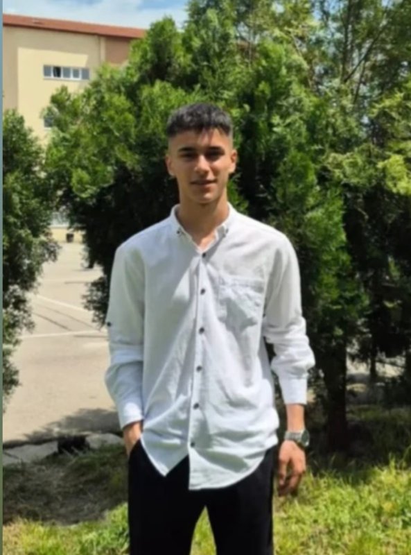 Banyoya girdikten sonra odasında ölü bulundu: 19 yaşındaki genç toprağa verildi