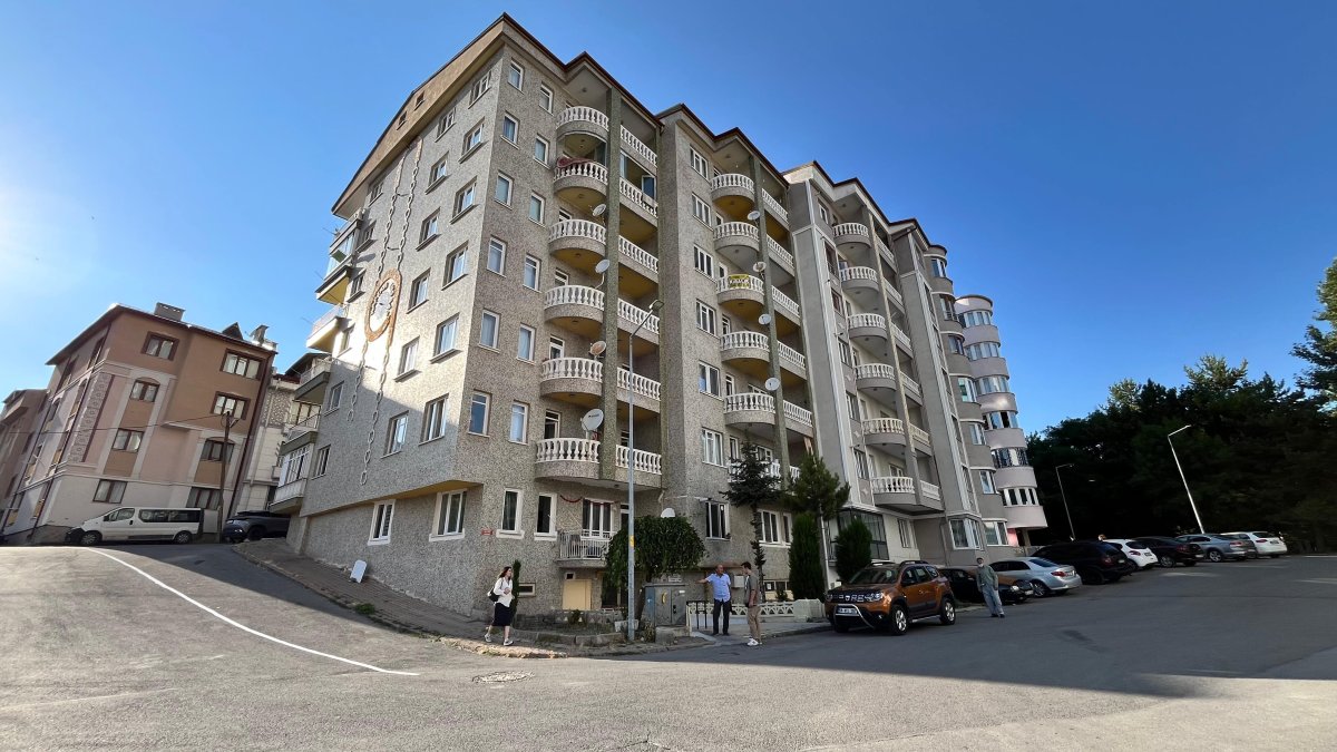 Bahçe duvarı örmek istediklerinde gerçeği öğrendiler