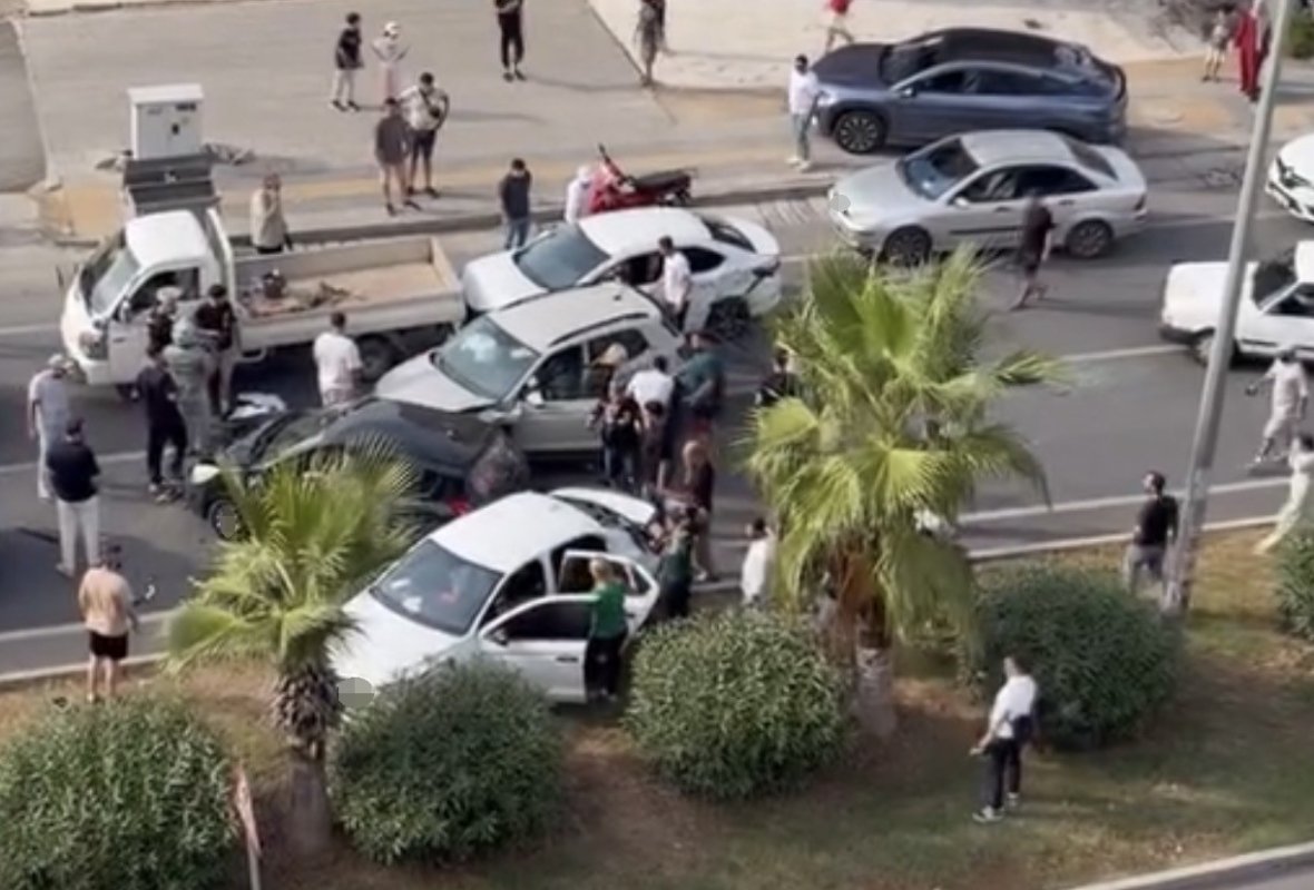 Mersin’de 7 araçlı zincirleme kaza: 3 yaralı