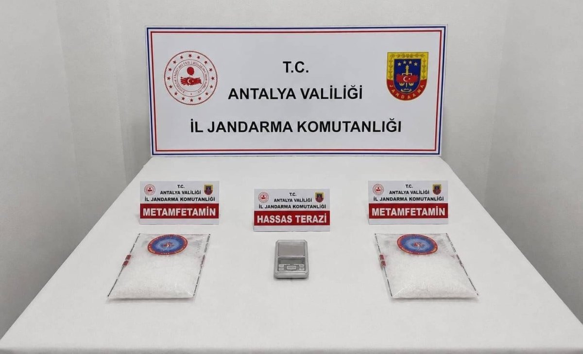 Antalya'da otel odasında uyuşturucuya 2 tutuklama