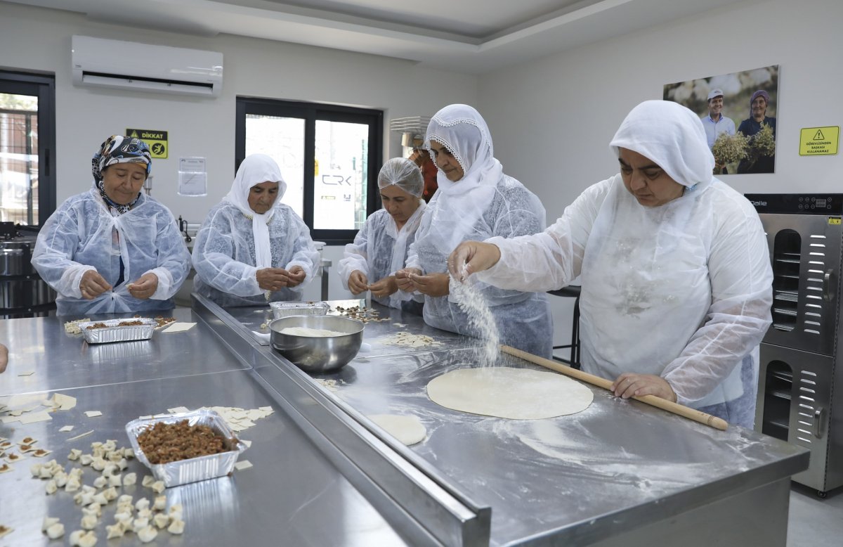 Mersin’de eski köy okulu kadınların üretim yuvası oldu