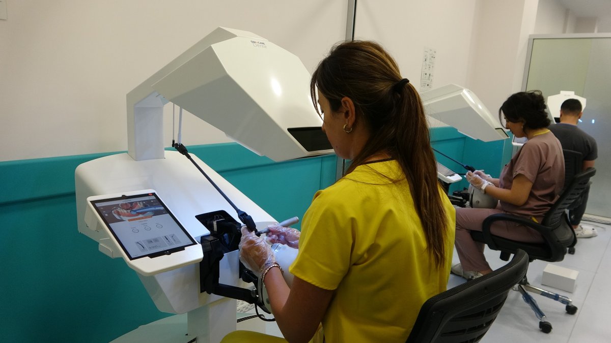 Mersin'de diş tedavisinde yapay zeka ve sanal gerçeklik dönemi