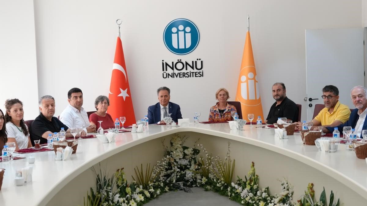 Arslantepe kazı heyeti Rektör Akpolat'ın konuğu oldu