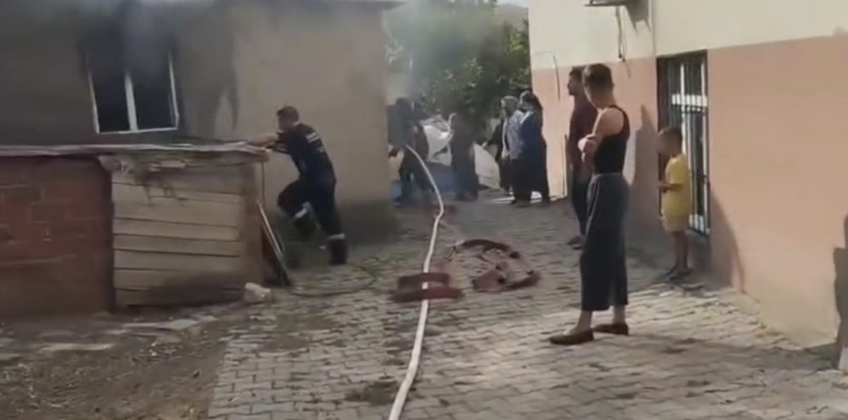 Elazığ’da odunluk ve kilerde yangın