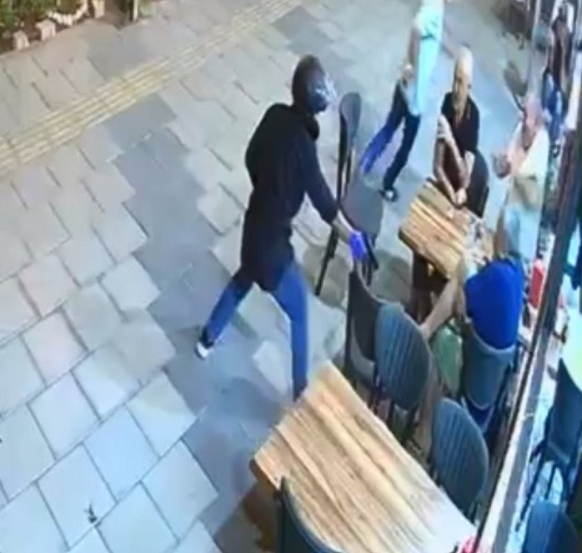 Aynı yerde ikinci saldırı: Kasklı şüpheli iş yerine peş peşe ateş açtı