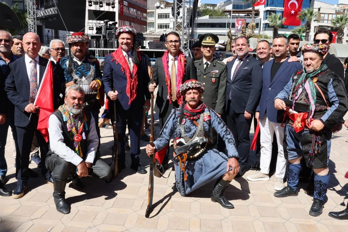 Kurtuluş coşkusu Menemen'i sardı