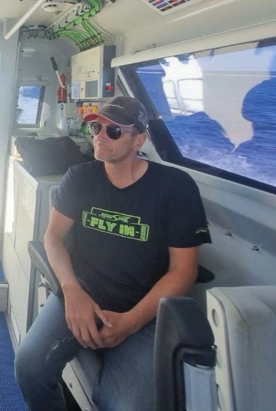 Rize açıklarına acil iniş yapan özel uçağın pilotu olan Werner'in AB Sayıştayı kabine şefi olduğu ortaya çıktı