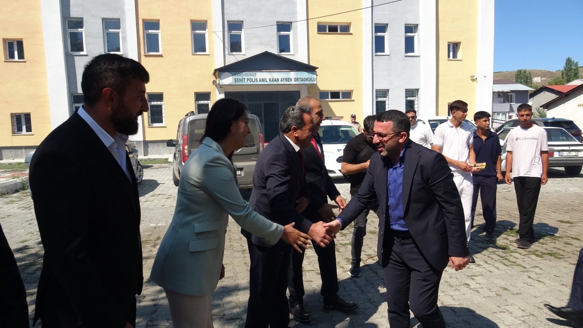 AK Parti Susuz’da Danışma Meclisi coşkusu: İlçeye yapılan yatırımlar masaya yatırıldı