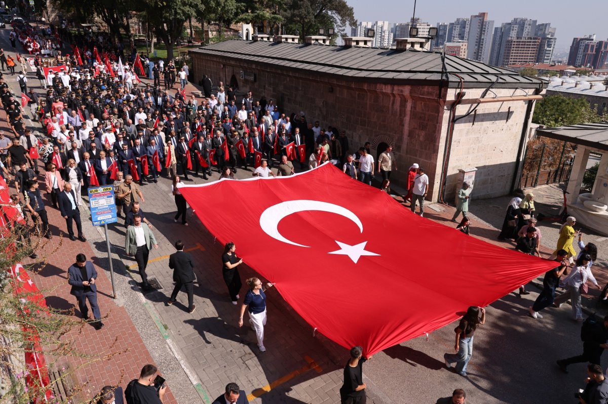 Bursa'nın kurtuluşu coşku ve gururla kutlandı