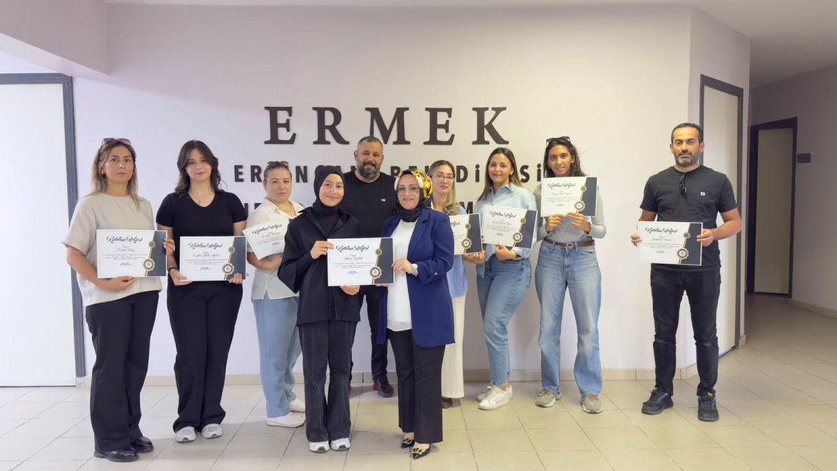 Erzincan’da işaret dili kursunu tamamlayanlara sertifika verildi