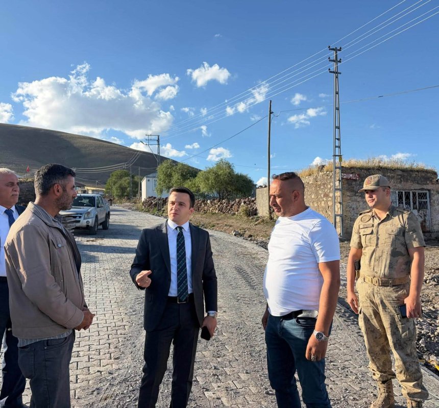 Digor’da KÖYDES seferberliği: Parke taşı çalışması hızla ilerliyor