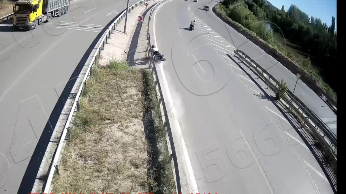 Bariyerlere çarpan motosiklet sürücüsü hayatını kaybetti