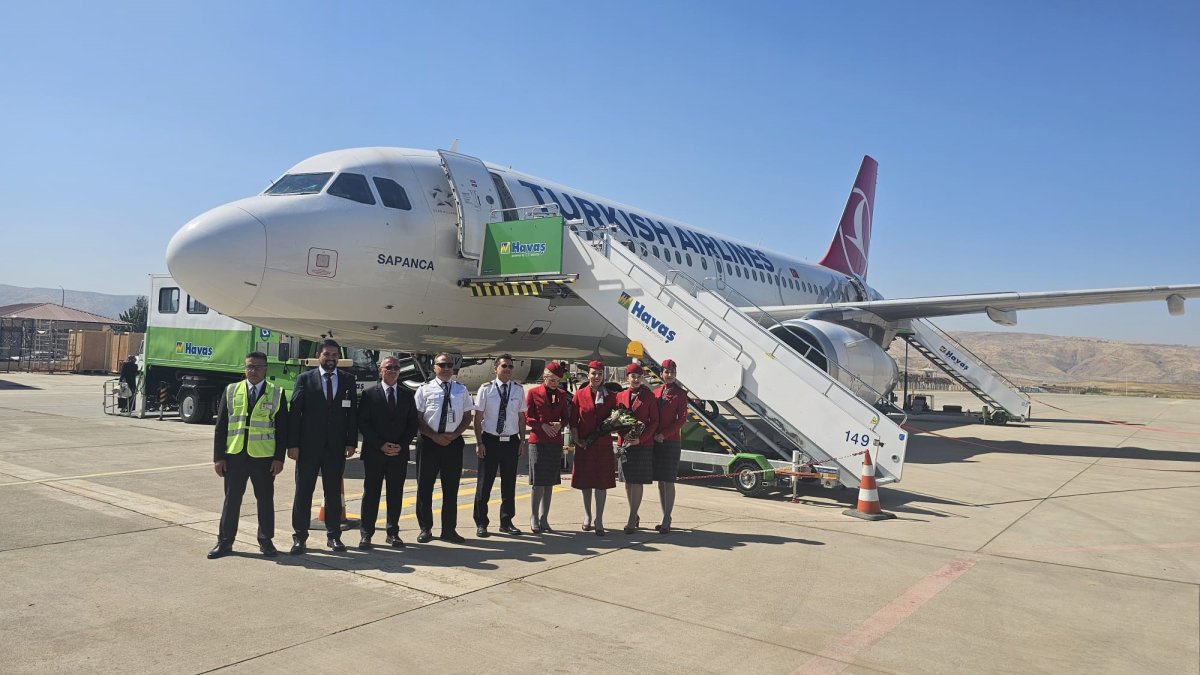 Yenilenen Siirt Havalimanı’na ilk yolcu uçağı indi