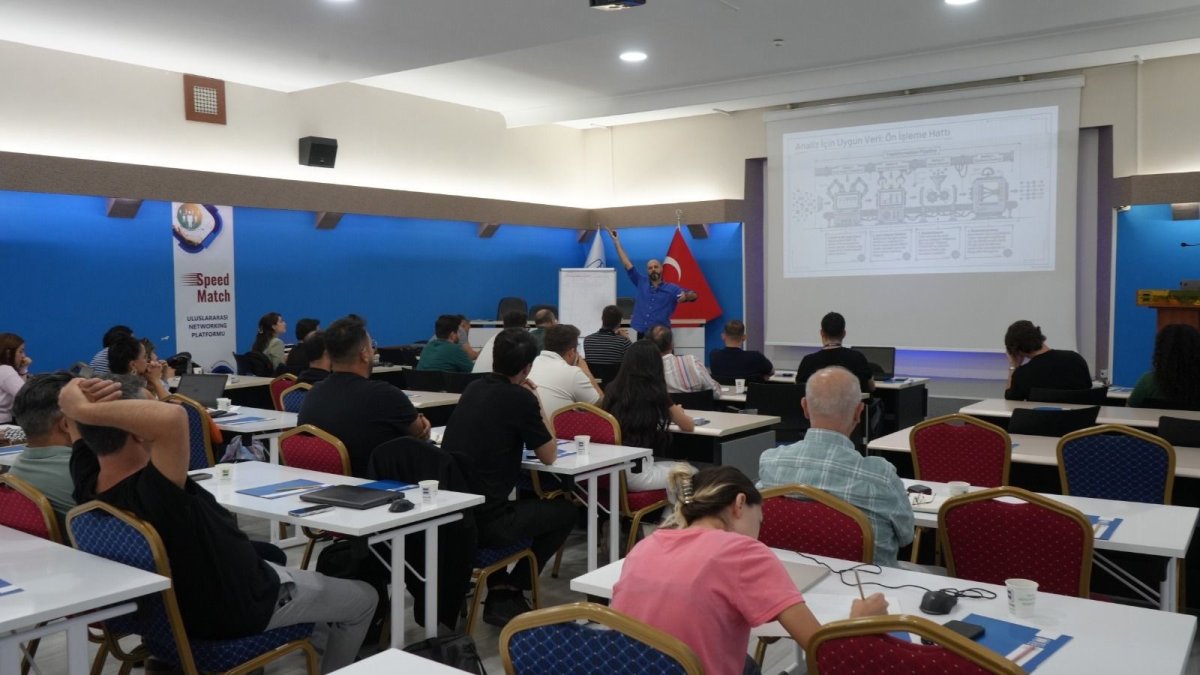 Eskişehir'de 'Yapay Zeka ile Veri Analizi Eğitimi' düzenlendi