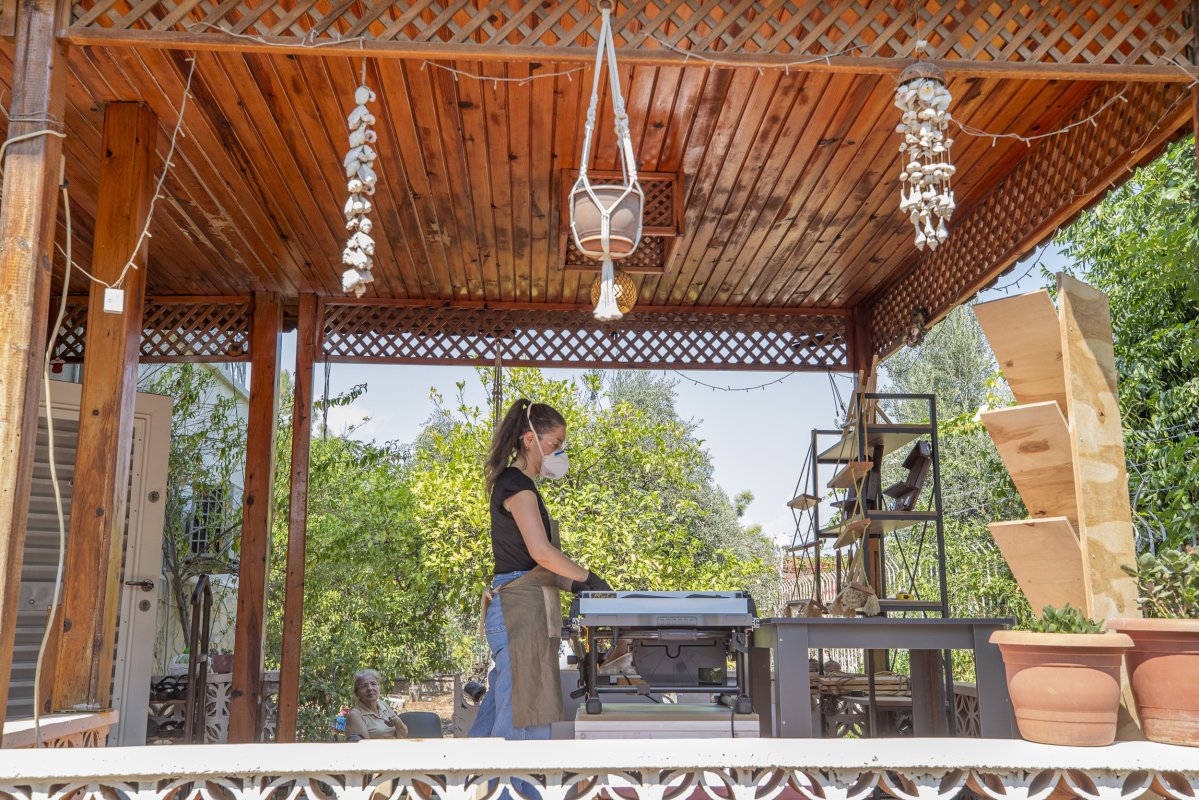 Mersin’de aldığı eğitimle evini atölyeye çevirdi