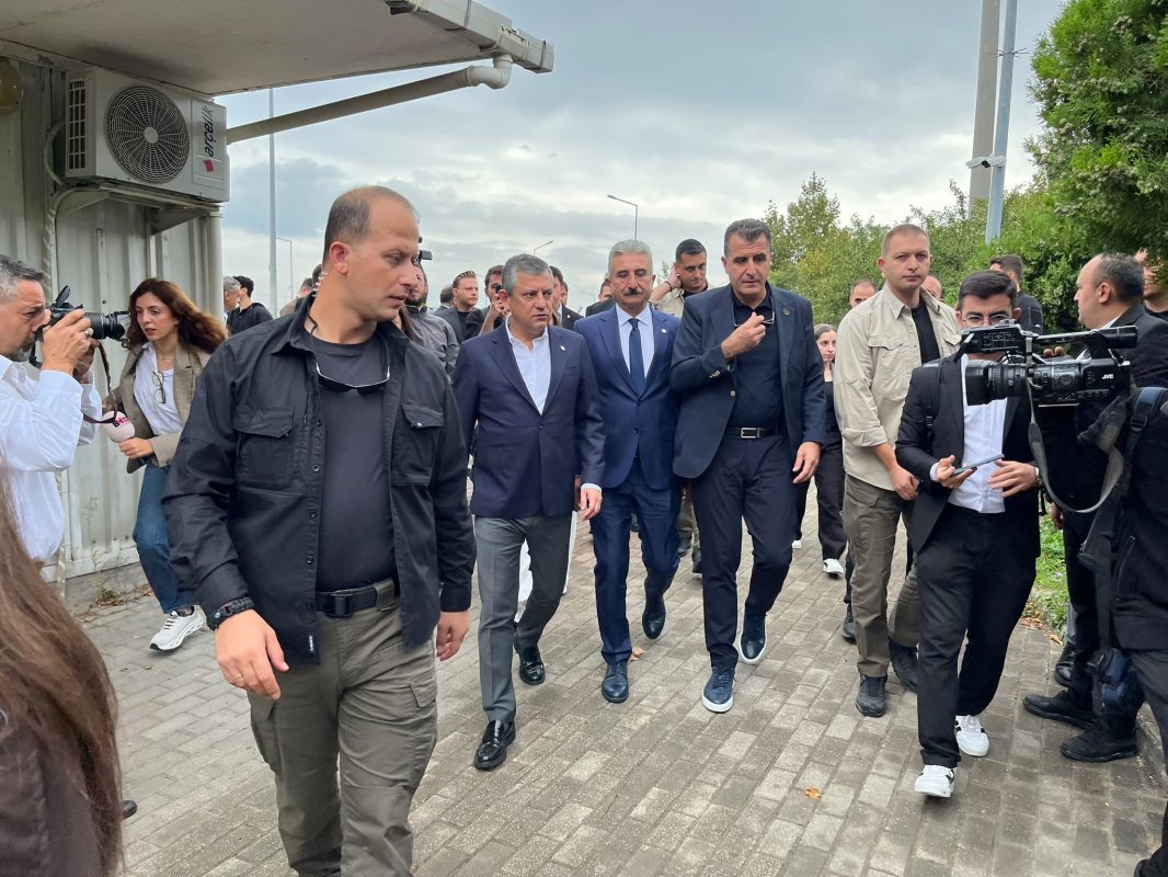 Özgür Özel ve Yeni Parti heyeti Mustafa Bozbey’i cezaevinde ziyaret etti
