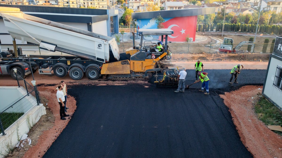 Başiskele'de üstyapı mesaisi