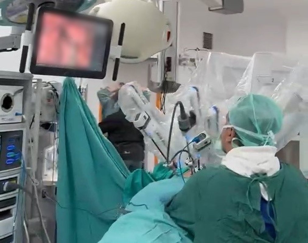 Karadeniz'de ilk: Robot yardımlı akciğer kanseri ameliyatı gerçekleştirildi