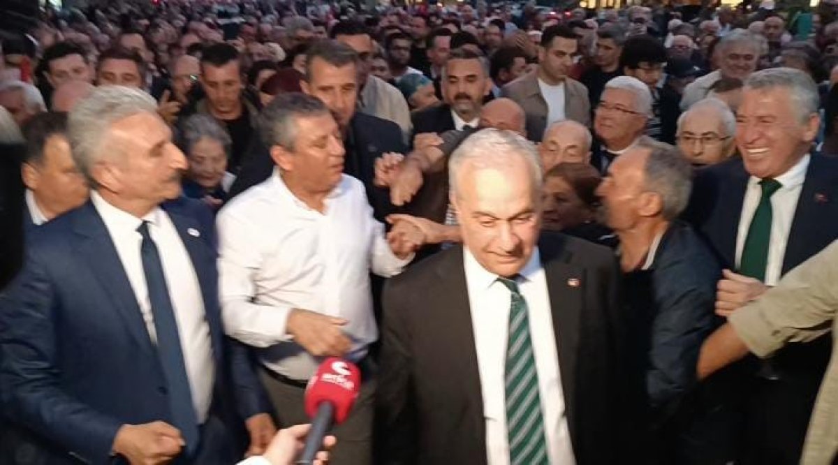 Yeni Parti Genel Başkanı Özel'in söylediklerinden çok yaptığı hareketler ve girdiği diyaloglar ses getirdi