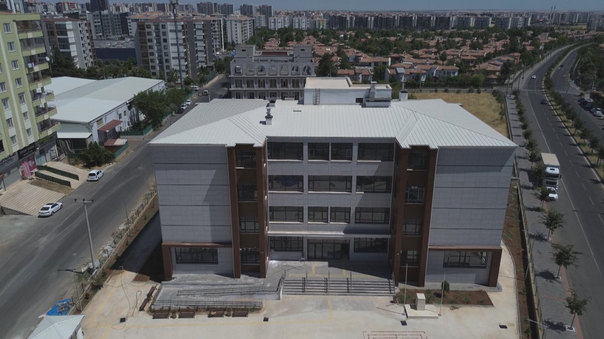Diyarbakır Milli Eğitim Müdürü Sadoğlu: ''200 okulda 290 milyon liralık bakım onarım çalışması yapıldı''