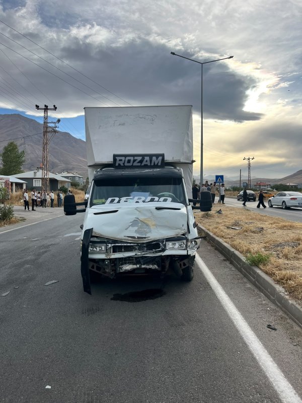 Van’da trafik kazası: 3 yaralı