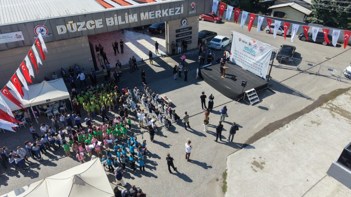 Bilim şenliği ile çocuklar kendilerine yeni ufuklar çiziyor