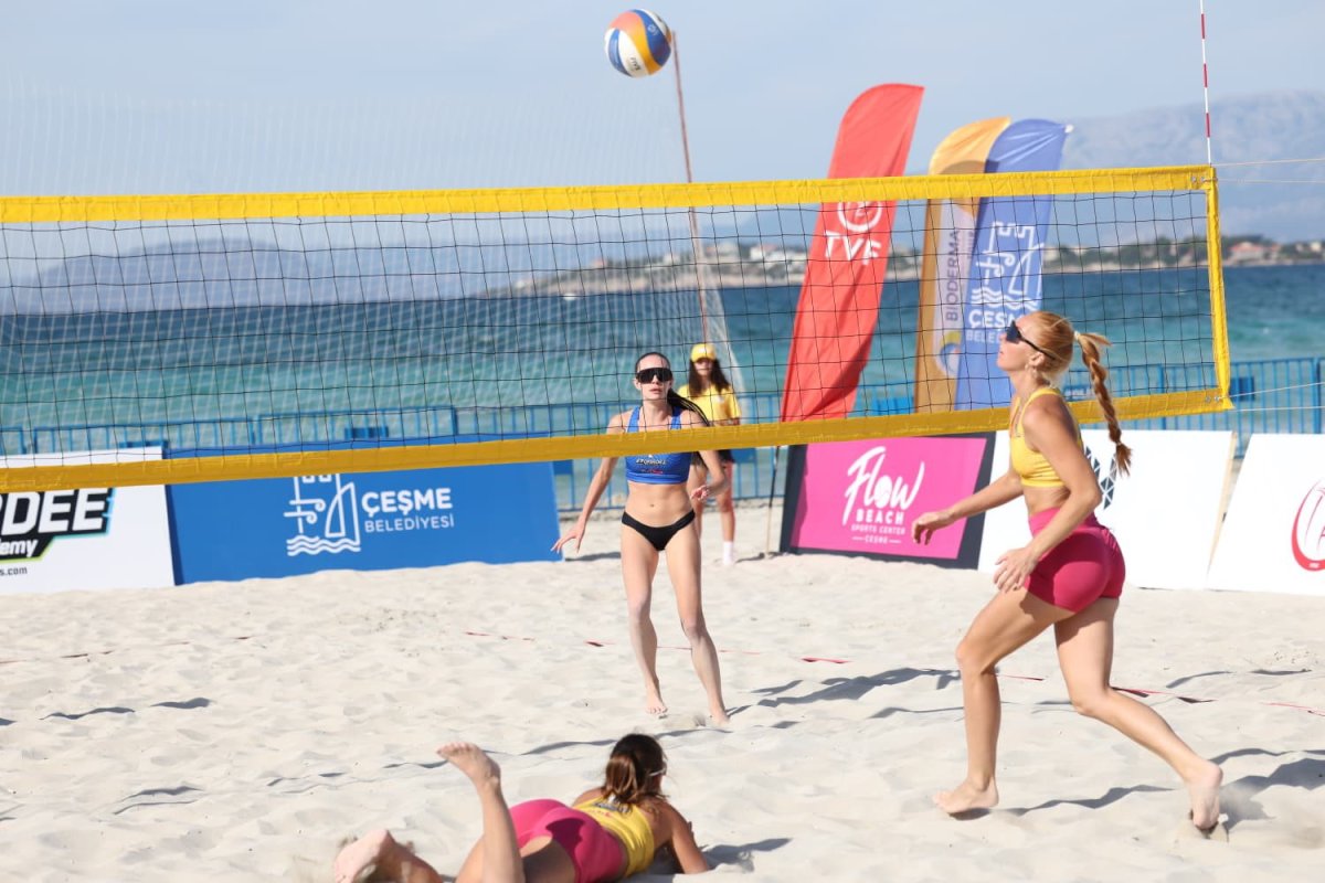 Çeşme'de Uluslararası Grand Slam Plaj Voleybolu heyecanı başladı